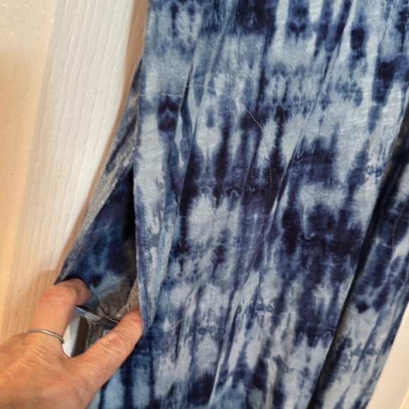 Naturals D& Co size size LP Vneck, tie-dye, NWOT - Picture 2 of 3